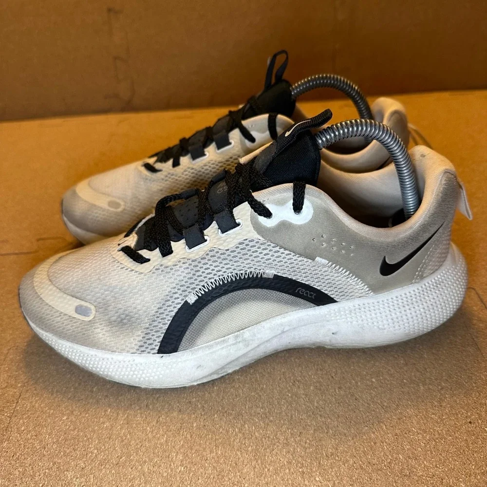 Nike Escape Run 2 Summit White Black Womens Running Shoes DJ9976-100 Size 8.5‎